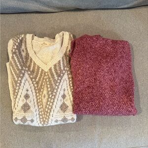 Women's Hollister sweater bundle- V-Neck Sweater and Maroon Knit Sweater